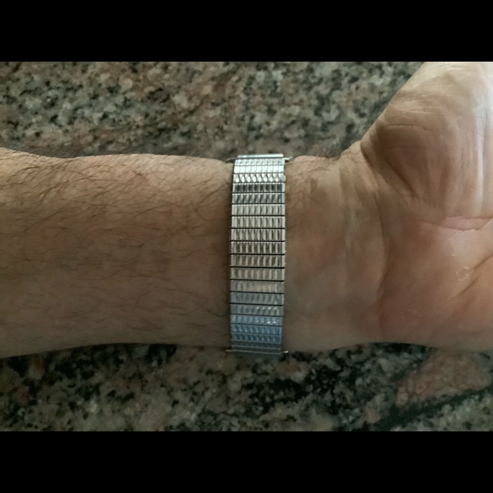 Pulsar Date Quartz Watch With Navajo Ss Tip Band - image 4